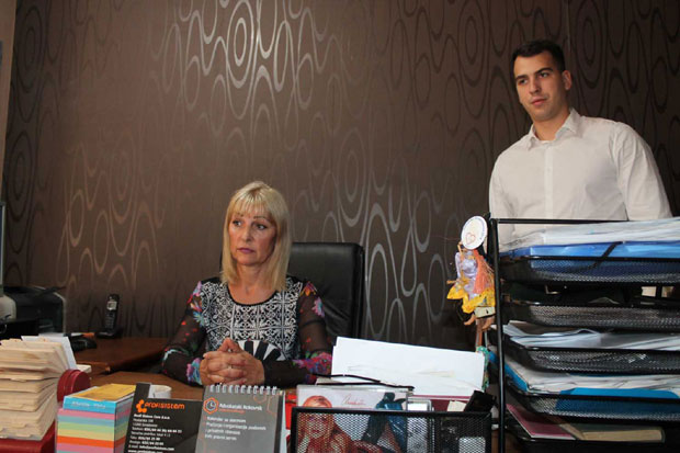 Адвокат спречио старца да убије девојку у суду